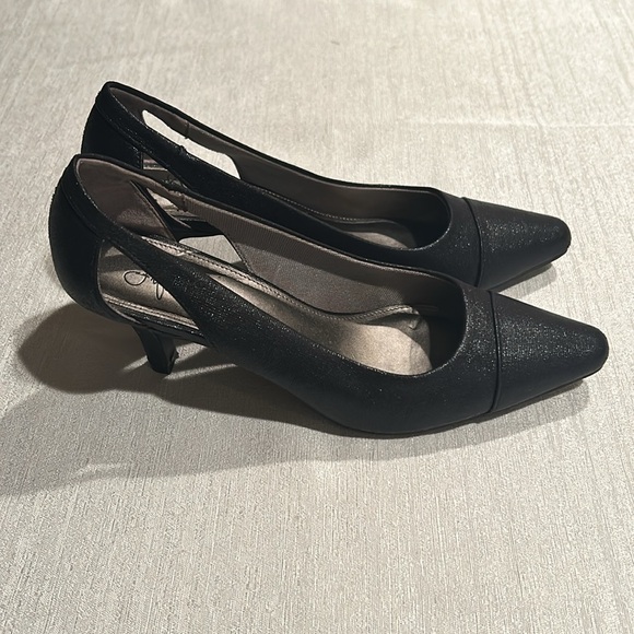 Lifestride Pointed Toe Open Back Shimmery Heels - Picture 4 of 6